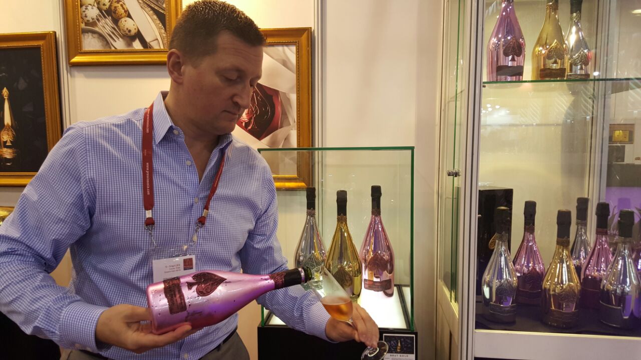 ARMAND DE BRIGNAC BRUT ROSE ACE Note: Pictured presentation case is not  currently available.