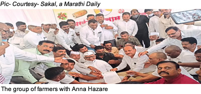 The group of farmers with Anna Hazare